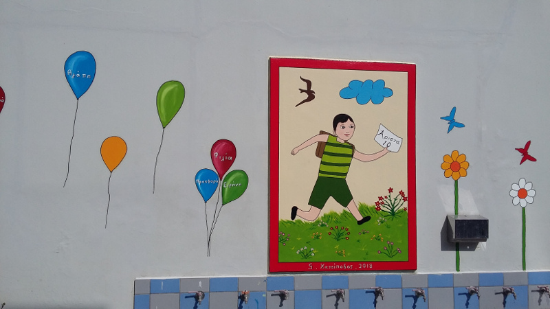 Ο παππούς Γιώργος που δίνει χαρά με τα πινέλα του - Ζωγραφίζει σχολεία στην Πάτρα - Φωτογραφία 2