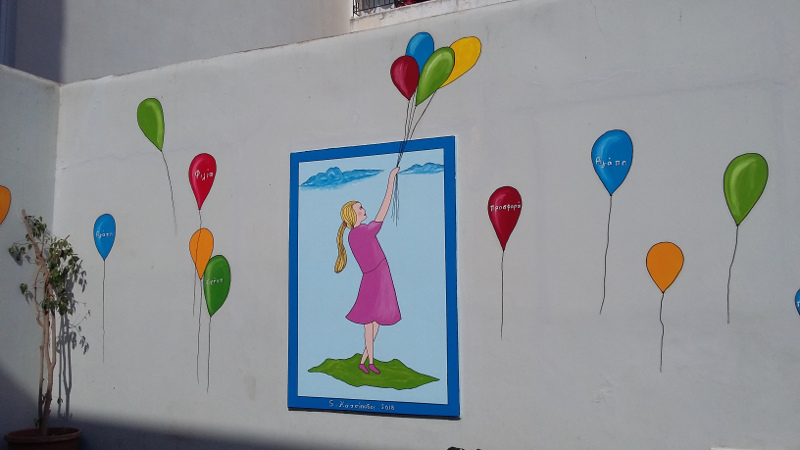 Ο παππούς Γιώργος που δίνει χαρά με τα πινέλα του - Ζωγραφίζει σχολεία στην Πάτρα - Φωτογραφία 4