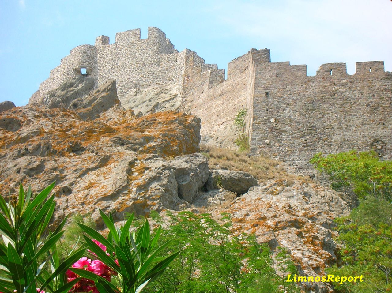 10 τέλεια κάστρα στα ελληνικά νησιά [photos] - Φωτογραφία 6