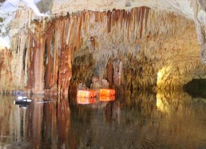 Σπήλαια Διρού, με πλούσιο πολύχρωμο διάκοσμο - Φωτογραφία 1