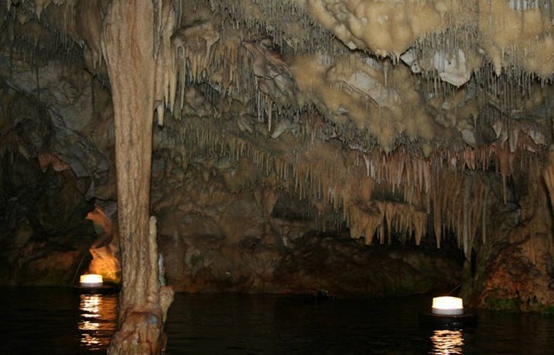 Σπήλαια Διρού, με πλούσιο πολύχρωμο διάκοσμο - Φωτογραφία 4