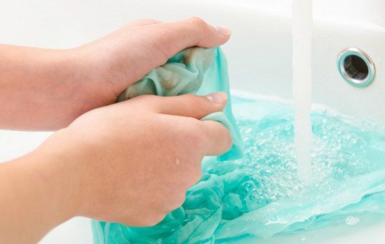 Πώς να βγάλετε τη βαφή μαλλιών από τις πετσέτες και τα ρούχα; - Φωτογραφία 1