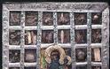 Η θαυματουργή βυζαντινή εικόνα της Παναγίας Οδηγήτριας με ενσωματωμένα λείψανα 32 αγίων - Φωτογραφία 3