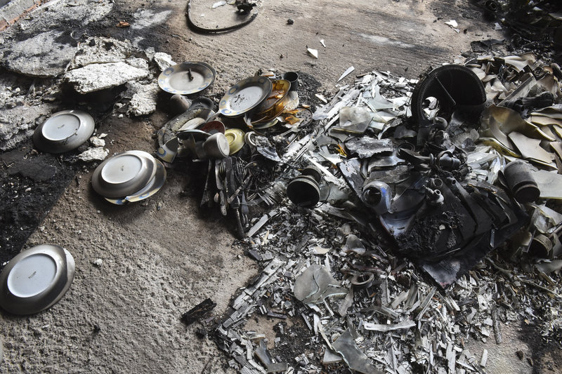 Εικόνες καταστροφής από το Λύρειο Ιδρυμα -Στάχτη και αποκαΐδια - Φωτογραφία 13