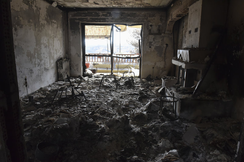 Εικόνες καταστροφής από το Λύρειο Ιδρυμα -Στάχτη και αποκαΐδια - Φωτογραφία 14