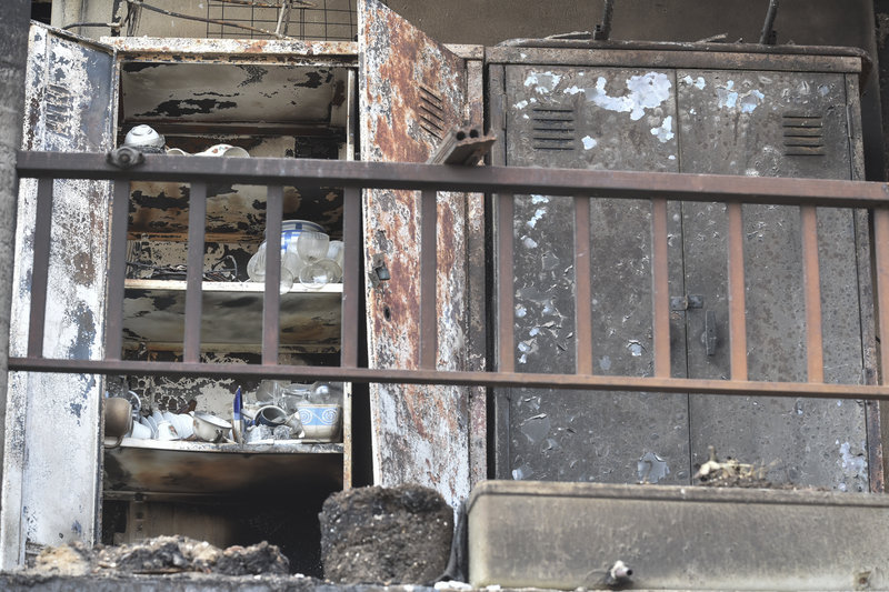 Εικόνες καταστροφής από το Λύρειο Ιδρυμα -Στάχτη και αποκαΐδια - Φωτογραφία 16