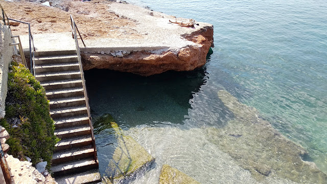 Προς κατεδάφιση η σκάλα της παραλίας Κανάρια στη Βάρκιζα - Φωτογραφία 2