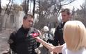 Βίντεο - ΗΡΩΑΣ αστυνομικός της ΔΙΑΣ σε ηλικιωμένο που αρνιόταν να εγκαταλείψει το φλεγόμενο  σπίτι του«Ή θα σε σώσω ή θα καούμε μαζί»