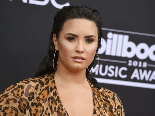 Demi Lovato: Αντιμέτωπη με παρενέργειες από την υπερβολική δόση ουσιών - Φωτογραφία 2