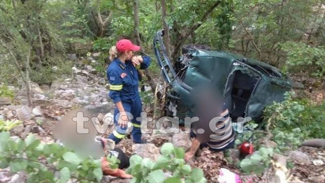 Ευρυτανία: Από θαύμα γλίτωσε ζευγάρι - Το όχημά τους έπεσε σε γκρεμό 120 μέτρων - Φωτογραφία 1