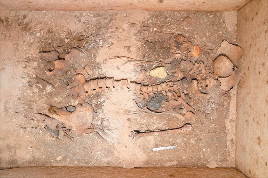 Τα μυστικά του τάφου της Αρχόντισσας στη Σίκινο - Φωτογραφία 3
