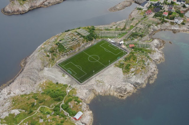 Γήπεδα ποδοσφαίρου στις πιο ασυνήθιστες, αλλά εκπληκτικές τοποθεσίες! - Φωτογραφία 1