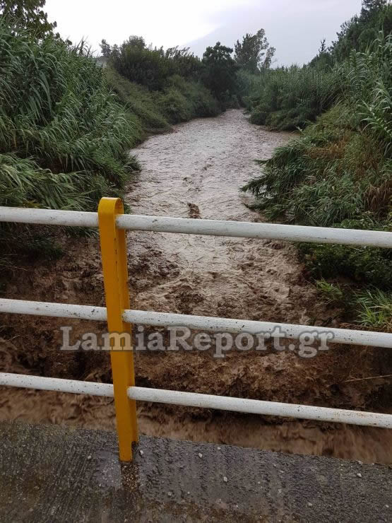 Λαμία: Συναγερμός για εγκλωβισμένο άτομο από χείμαρρο - Φωτογραφία 2