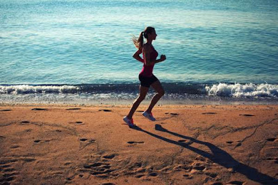 Kαλοκαιρινή πρό(σ)κληση: Tρέξιμο στην αγαπημένη σου παραλία! - Φωτογραφία 1