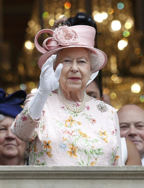 Πώς η Νταϊάνα θα αναμετρηθεί με τη βασίλισσα 21 χρόνια μετά το θάνατό της - Φωτογραφία 2