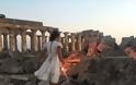 Είναι στην Ελλάδα η Ιρίνα Σάικ; Η φωτογραφία της που έχει μπερδέψει τους fans της - Φωτογραφία 2