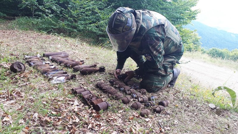 Ο Στρατός Ξηράς εξουδετέρωσε 34 νάρκες, 46 βλήματα και 21 χειροβομβίδες τον Ιούλιο [εικόνες] - Φωτογραφία 9