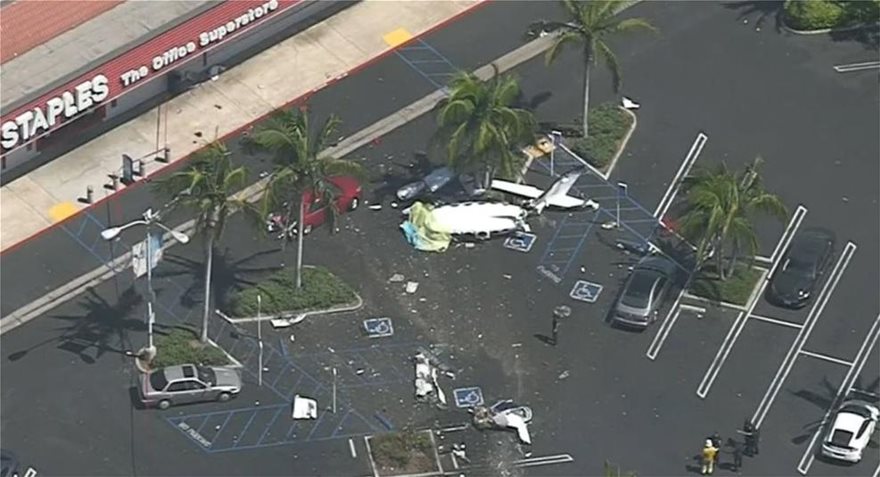 Λος Άντζελες: Αεροπλάνο συνετρίβη σε πάρκινγκ εμπορικού κέντρου - Φωτογραφία 2