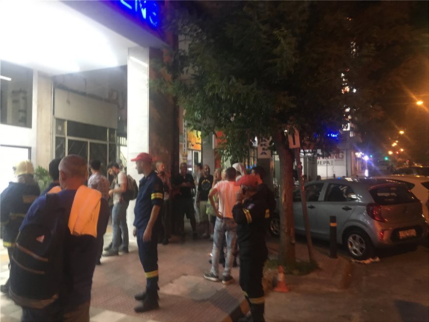 Εκκενώθηκε Breeze Boutique Athens στην Χαλκοκονδύλη μετά από πυρκαγιά - Φωτογραφία 10