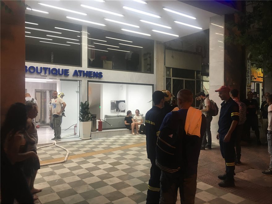 Εκκενώθηκε Breeze Boutique Athens στην Χαλκοκονδύλη μετά από πυρκαγιά - Φωτογραφία 9