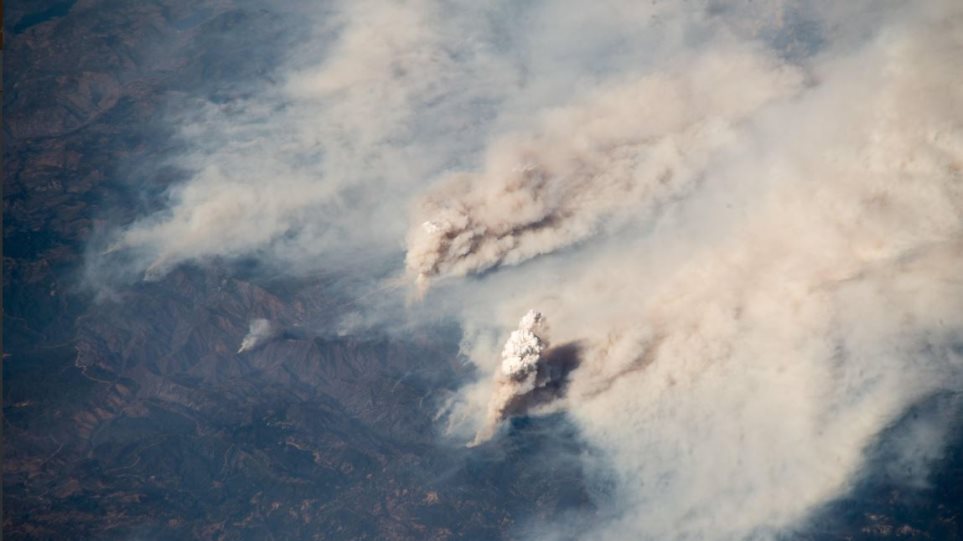 Η πυρκαγιά τέρας που «τρώει» την Καλιφόρνια όπως φαίνεται από το Διάστημα - Φωτογραφία 1
