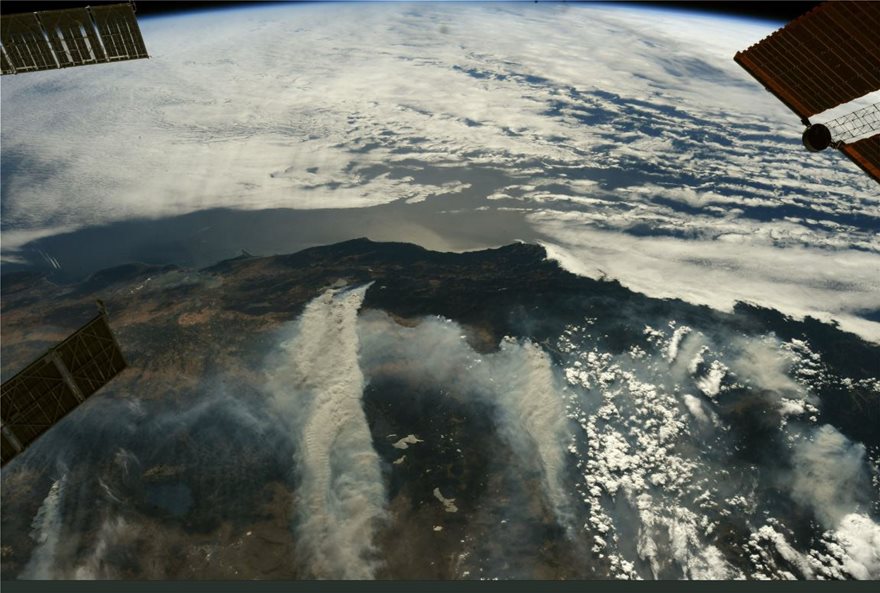 Η πυρκαγιά τέρας που «τρώει» την Καλιφόρνια όπως φαίνεται από το Διάστημα - Φωτογραφία 4