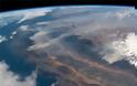 Η πυρκαγιά τέρας που «τρώει» την Καλιφόρνια όπως φαίνεται από το Διάστημα - Φωτογραφία 2