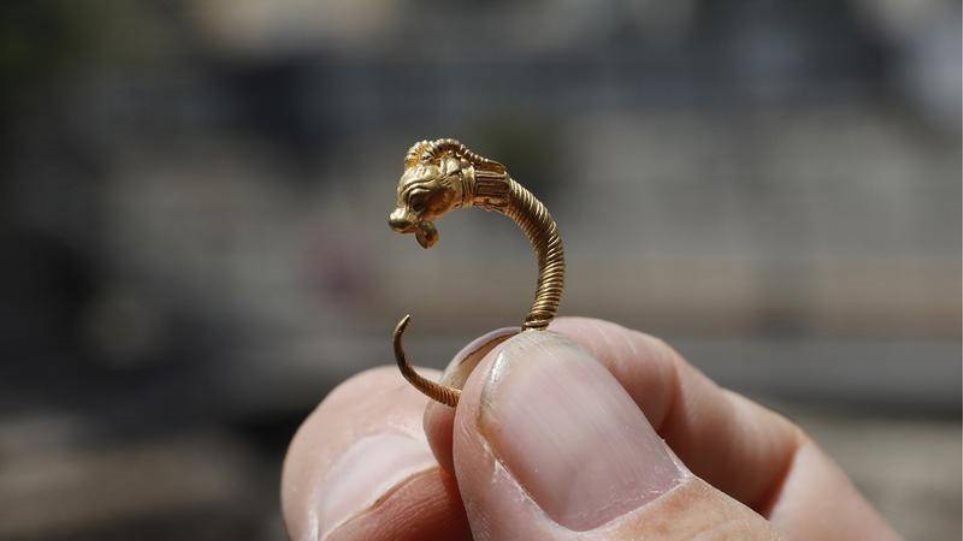 Ισραήλ: Χρυσό σκουλαρίκι της ελληνιστικής εποχής ανακαλύφθηκε στην Ιερουσαλήμ - Φωτογραφία 1