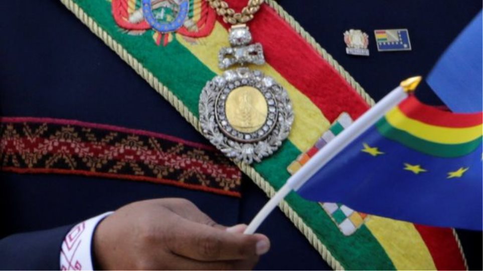 Βολιβία: Έκλεψαν το χρυσό, σμαραγδένιο Προεδρικό Μετάλλιο επειδή ο φύλακας ήταν... σε οίκους ανοχής! - Φωτογραφία 1