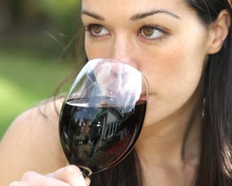 Νέα έρευνα: ο μέσος Αμερικανός ξεκινάει να ασχολείται με το κρασί στην ηλικία των 29 ετών - Φωτογραφία 1