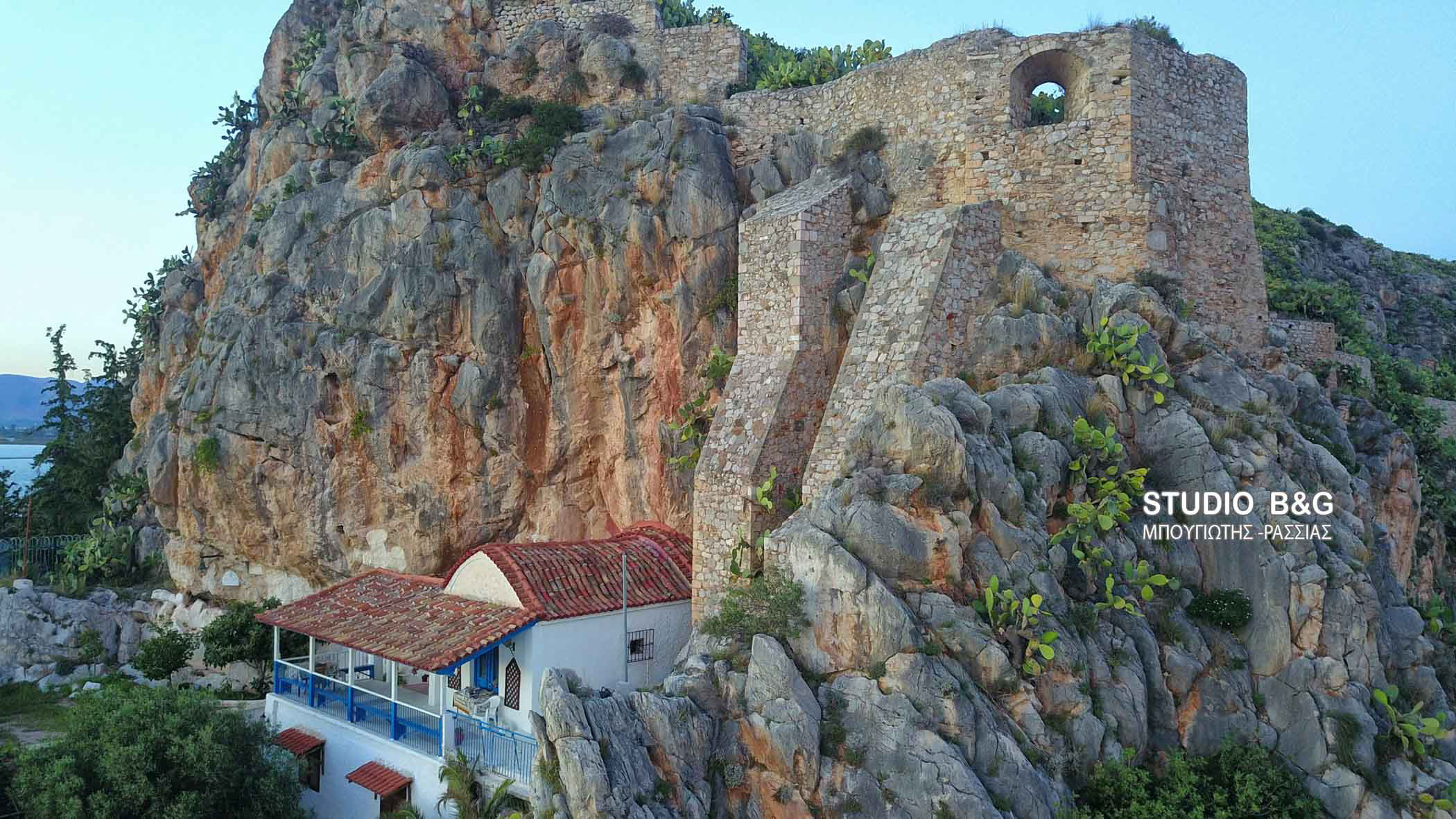Το εκκλησάκι της Παναγιάς στα βράχια της Ακροναυπλίας - Φωτογραφία 4