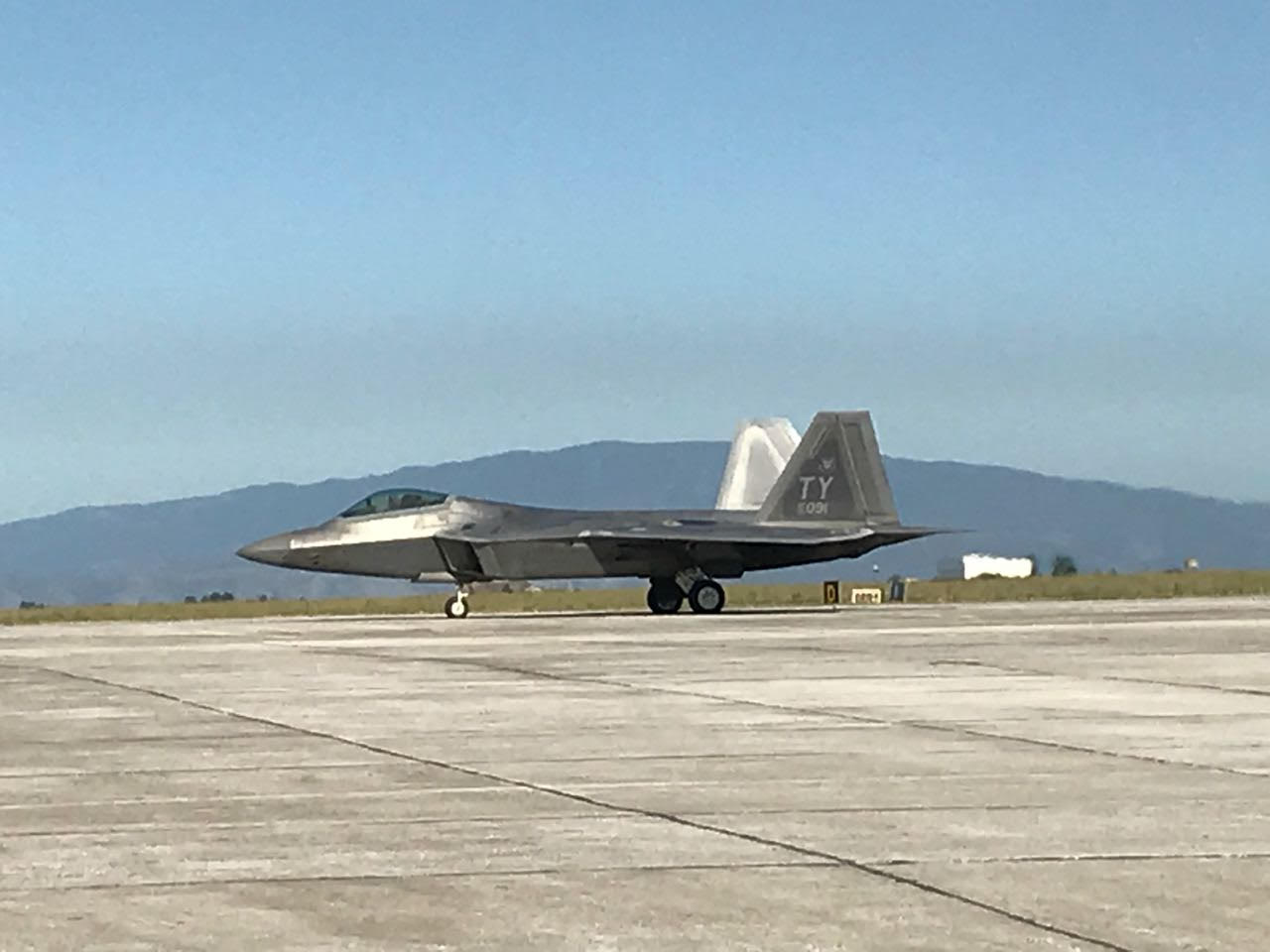 Δύο αμερικανικά F-22 στη Λάρισα - Φωτογραφία 4