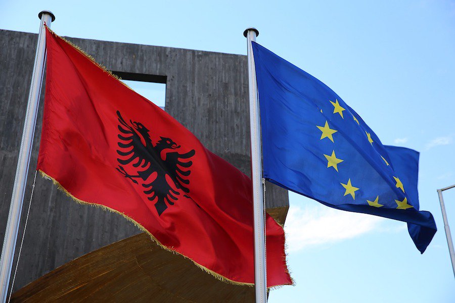 Επιστρέφει το τo «φάντασμα» της Μεγάλης Αλβανίας; – Ανησυχητικό άρθρο της DW - Φωτογραφία 1