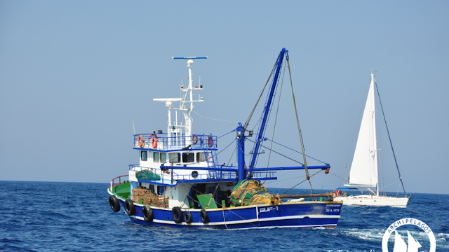 Καταγγελία : Τουρκικά αλιευτικά ψαρεύουν σε ελληνικά χωρικά ύδατα, δίπλα σε Πάτμο και Αρκιούς - Φωτογραφία 1