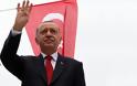 Ο Ερντογάν «επιστρατεύει» δικαστές και λογοκρισία για να αντιμετωπίσει την οικονομική κρίση