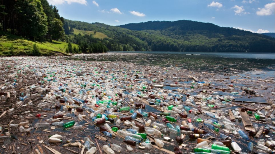 Φιλόδοξο σχέδιο: Πλωτή πλατφόρμα για τα πλαστικά απόβλητα στη θάλασσα - Φωτογραφία 1