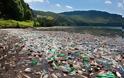 Φιλόδοξο σχέδιο: Πλωτή πλατφόρμα για τα πλαστικά απόβλητα στη θάλασσα