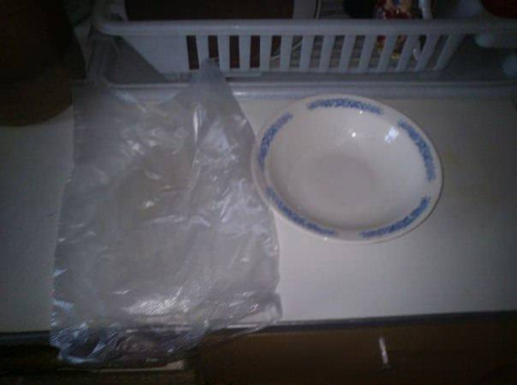 Μια απίστευτη λύση για τα άπλυτα πιάτα των φοιτητών... [photos] - Φωτογραφία 2
