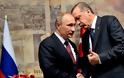 Le Monde: «Όλο και πιο απομονωμένος ο Eρντογάν καταφεύγει στον Πούτιν»