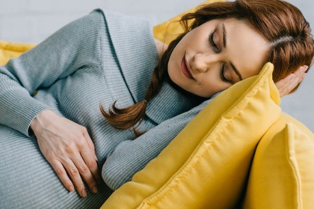 Ύπνος εγκύου: Πότε αυξάνεται ο κίνδυνος πρόωρου τοκετού - Φωτογραφία 1