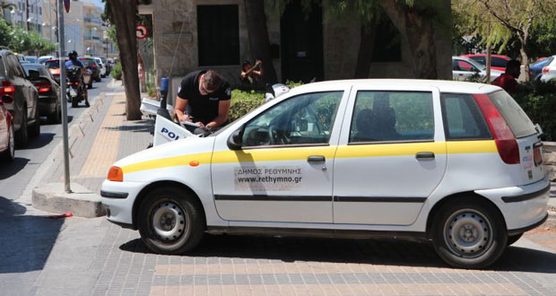 Κρήτη: Κλήση σε δημοτικό όχημα που πάρκαρε πάνω σε διάβαση πεζών (Φωτο) - Φωτογραφία 1