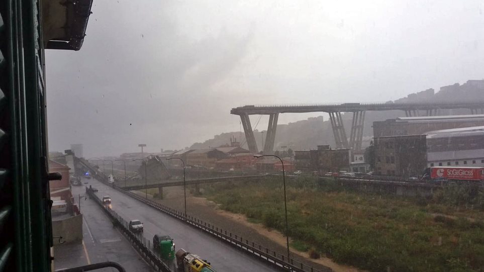 Ιταλία: Κατέρρευσε γέφυρα λίγο έξω από την Γένοβα - Φωτογραφία 1