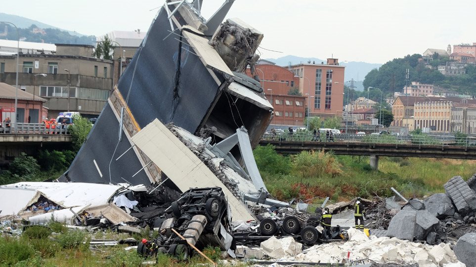 «Ω Θεέ μου, ω Θεέ μου»: Η στιγμή της κατάρρευσης της γέφυρας στη Γένοβα - Φωτογραφία 1