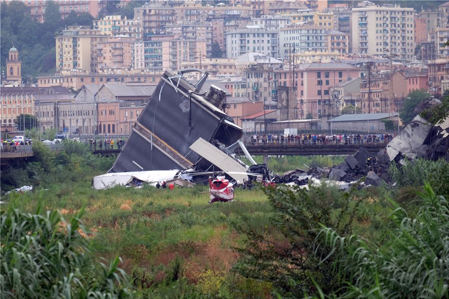 «Ω Θεέ μου, ω Θεέ μου»: Η στιγμή της κατάρρευσης της γέφυρας στη Γένοβα - Φωτογραφία 10