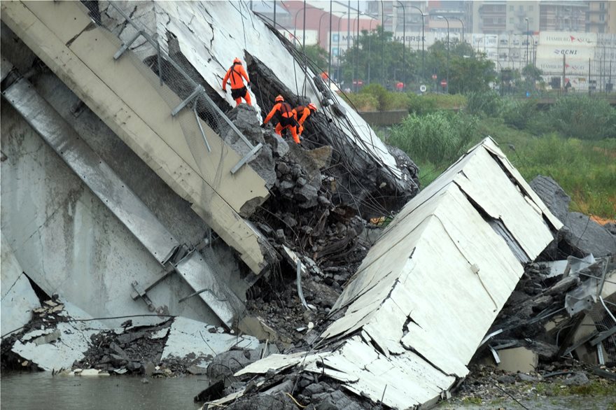 «Ω Θεέ μου, ω Θεέ μου»: Η στιγμή της κατάρρευσης της γέφυρας στη Γένοβα - Φωτογραφία 6