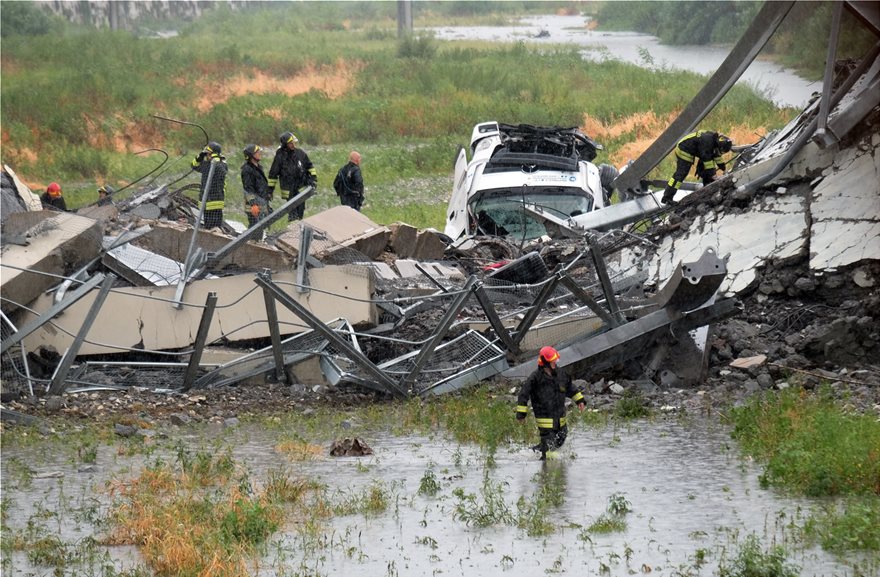 «Ω Θεέ μου, ω Θεέ μου»: Η στιγμή της κατάρρευσης της γέφυρας στη Γένοβα - Φωτογραφία 7