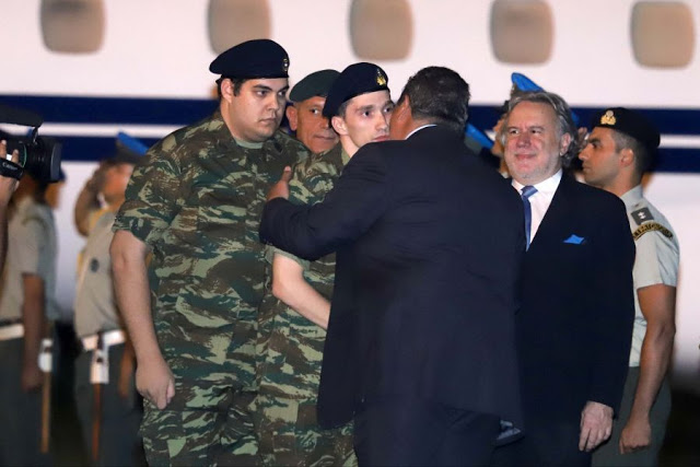 Επέστρεψαν στην Ελλάδα οι δύο Έλληνες στρατιωτικοί μετά από 167 ημέρες στις τουρκικές φυλακές (ΦΩΤΟ & ΒΙΝΤΕΟ) - Φωτογραφία 3