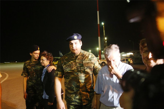 Επέστρεψαν στην Ελλάδα οι δύο Έλληνες στρατιωτικοί μετά από 167 ημέρες στις τουρκικές φυλακές (ΦΩΤΟ & ΒΙΝΤΕΟ) - Φωτογραφία 4
