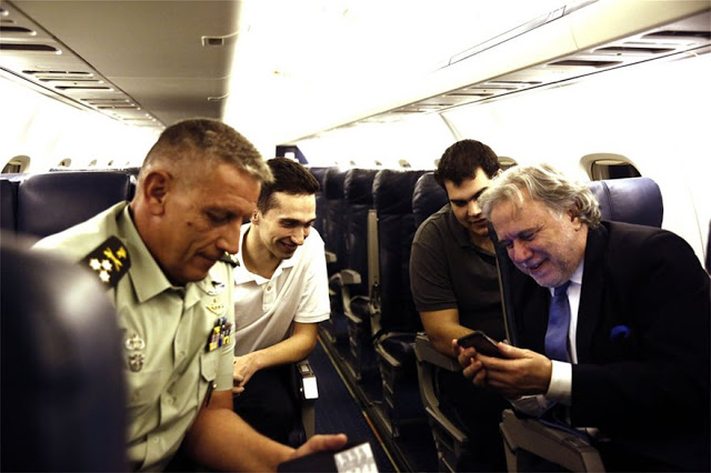 Δείτε εικόνες από το πρωθυπουργικό αεροσκάφος που μετέφερε τους Έλληνες στρατιωτικούς! - Φωτογραφία 4
