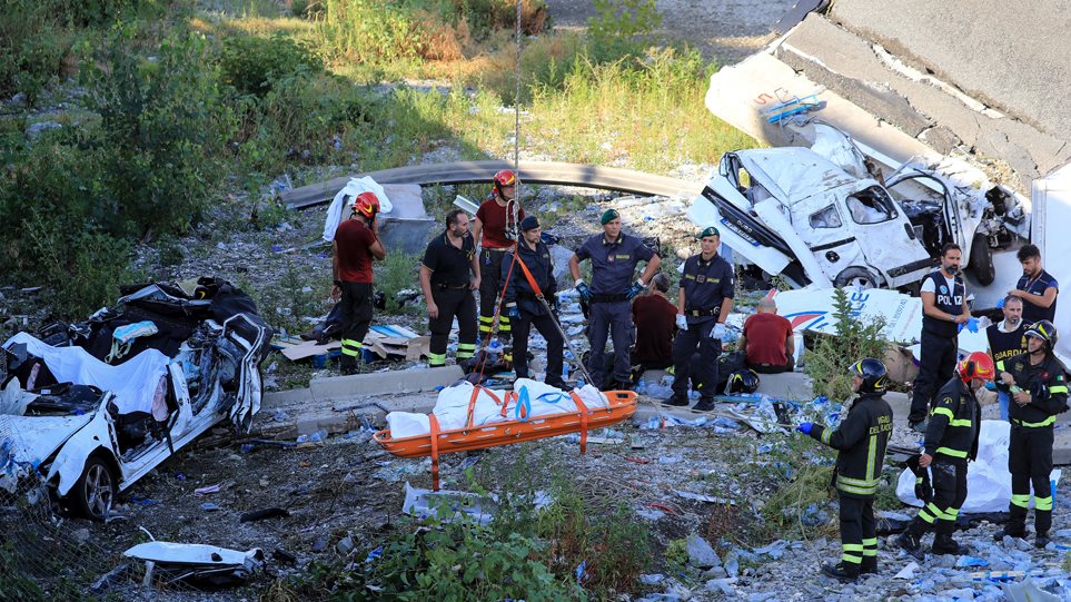 Τραγωδία στη Γένοβα: Στους 38 οι νεκροί από την κατάρρευση της γέφυρας Video - Φωτογραφία 1